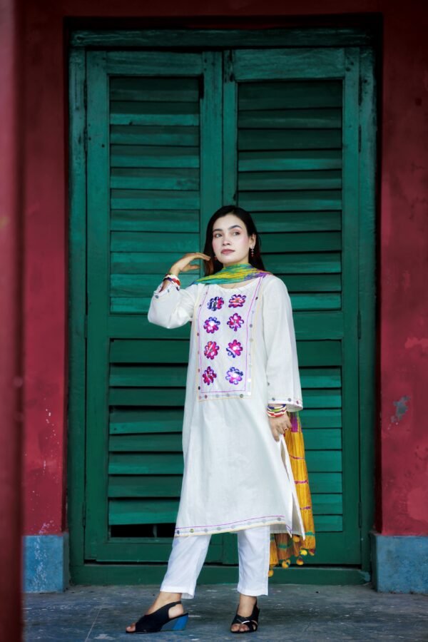 সাদাবাহার(Sadabahar)